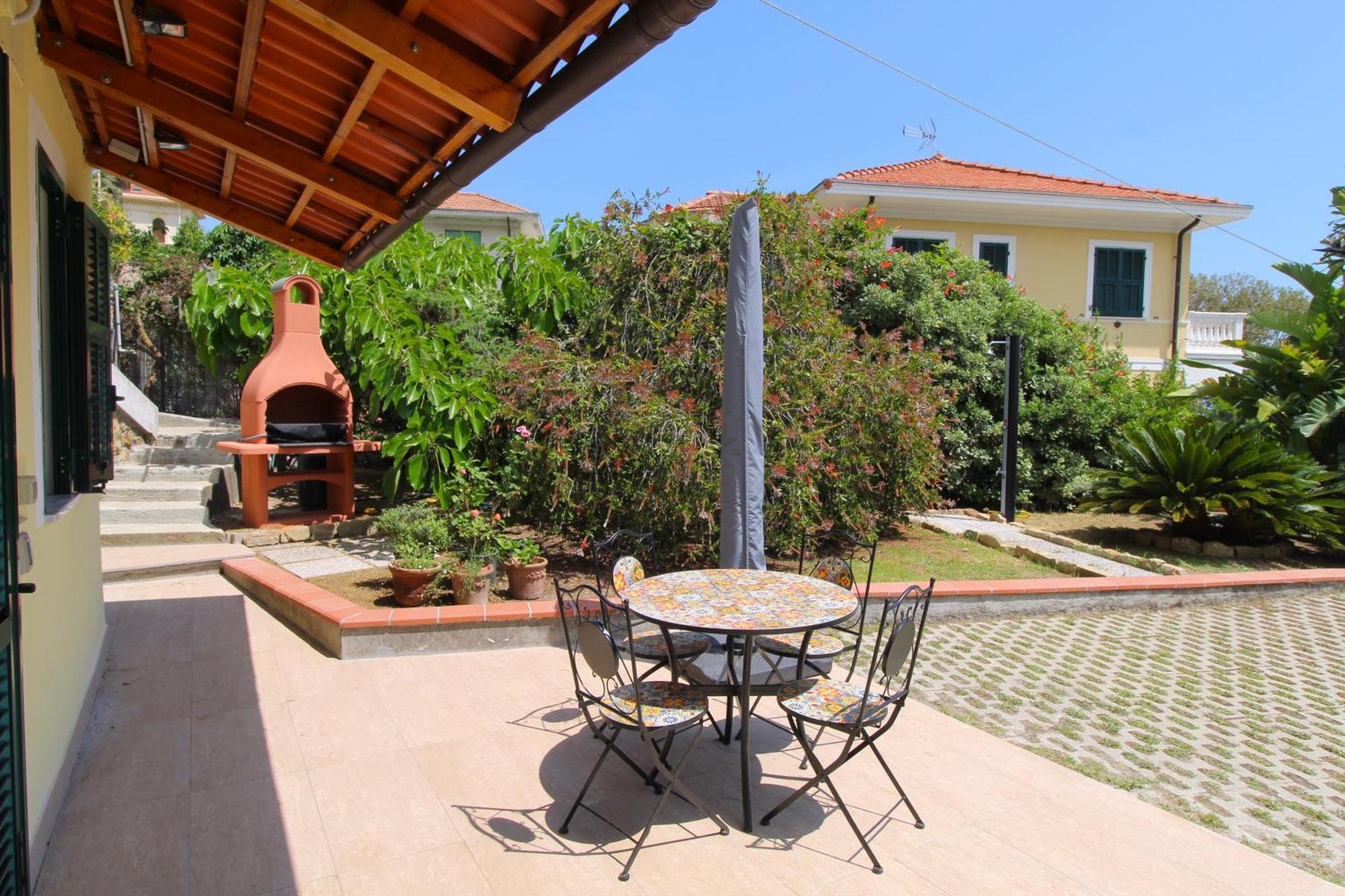 La Pace, Il Sole, Il Mare - Sanremo Casa Indipendente Vista Mare, Posto Auto Privato, Ampio Spazio Esterno Attrezzato, A Pochi Minuti Dalle Spiagge Extérieur photo