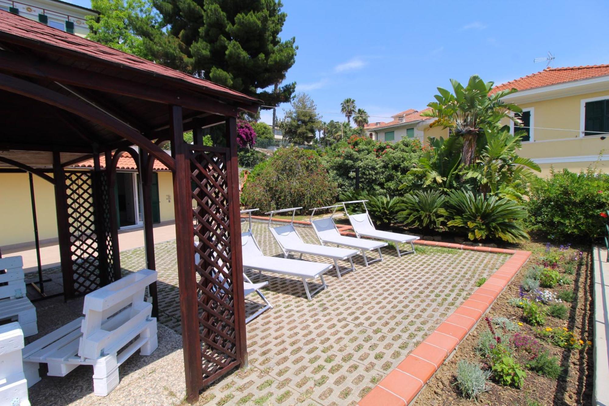 La Pace, Il Sole, Il Mare - Sanremo Casa Indipendente Vista Mare, Posto Auto Privato, Ampio Spazio Esterno Attrezzato, A Pochi Minuti Dalle Spiagge Extérieur photo