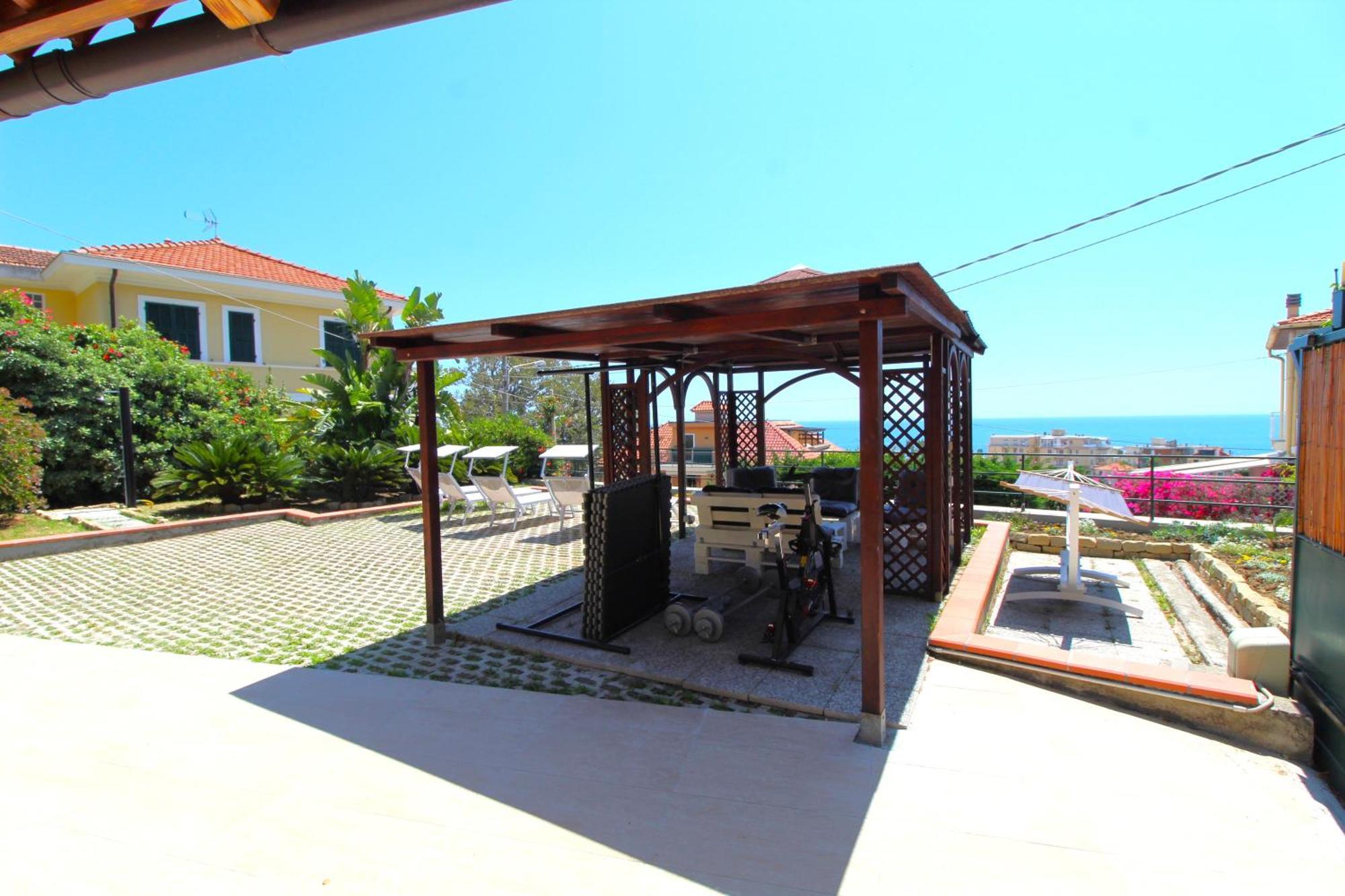 La Pace, Il Sole, Il Mare - Sanremo Casa Indipendente Vista Mare, Posto Auto Privato, Ampio Spazio Esterno Attrezzato, A Pochi Minuti Dalle Spiagge Extérieur photo