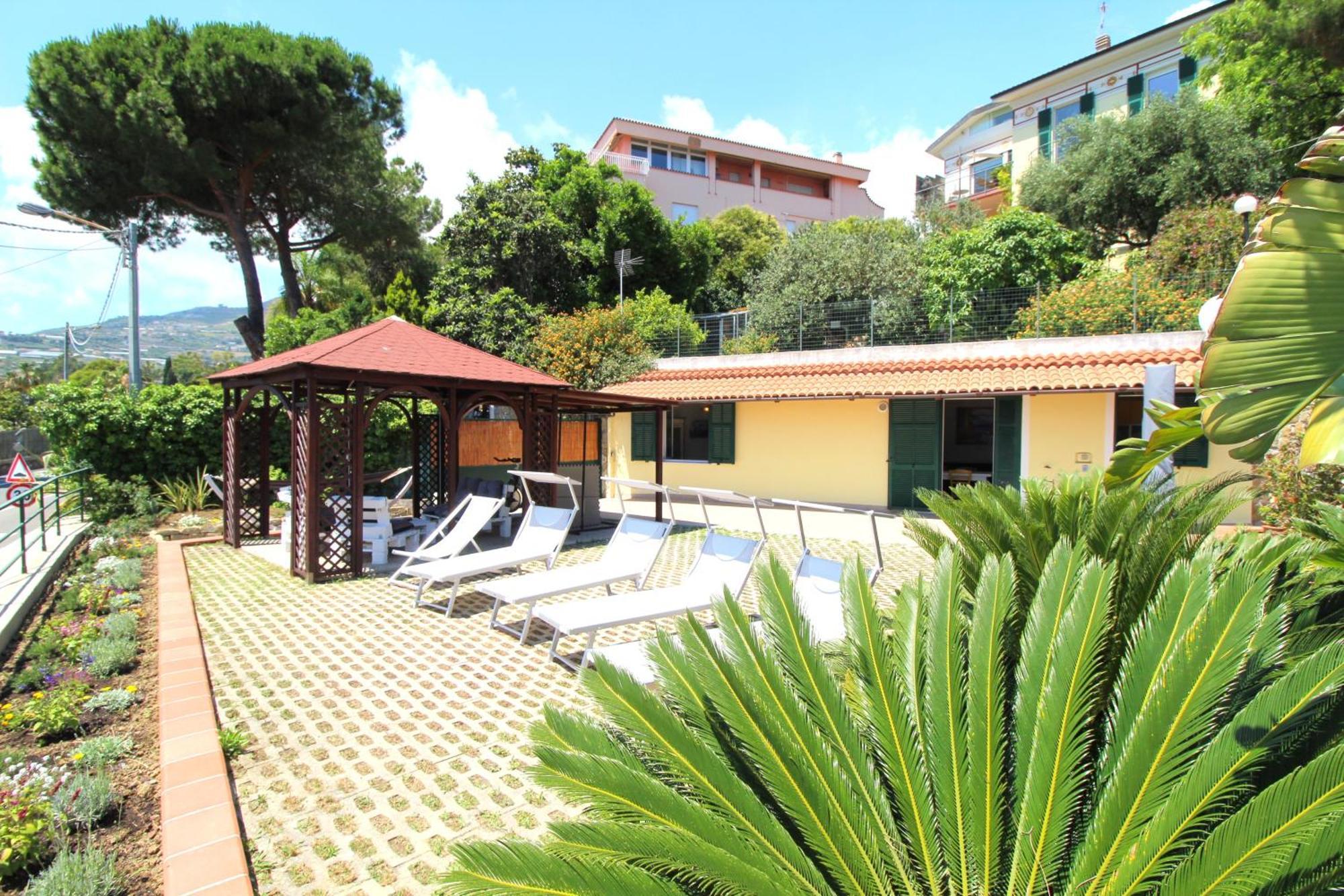 La Pace, Il Sole, Il Mare - Sanremo Casa Indipendente Vista Mare, Posto Auto Privato, Ampio Spazio Esterno Attrezzato, A Pochi Minuti Dalle Spiagge Extérieur photo