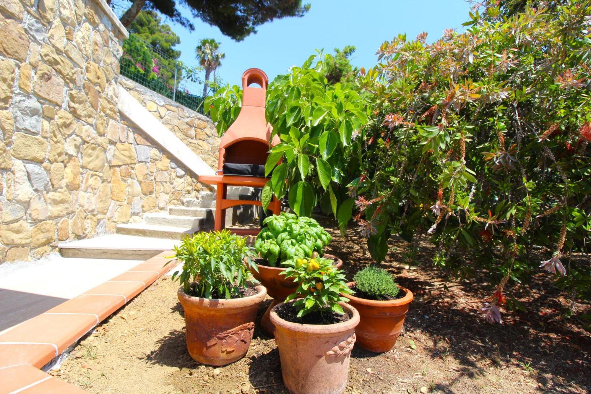 La Pace, Il Sole, Il Mare - Sanremo Casa Indipendente Vista Mare, Posto Auto Privato, Ampio Spazio Esterno Attrezzato, A Pochi Minuti Dalle Spiagge Extérieur photo