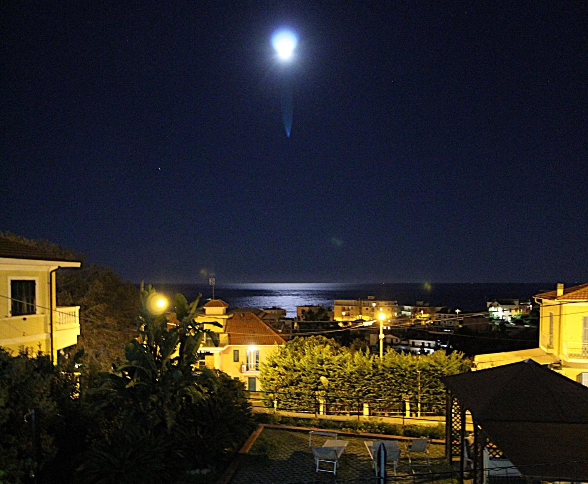 La Pace, Il Sole, Il Mare - Sanremo Casa Indipendente Vista Mare, Posto Auto Privato, Ampio Spazio Esterno Attrezzato, A Pochi Minuti Dalle Spiagge Extérieur photo